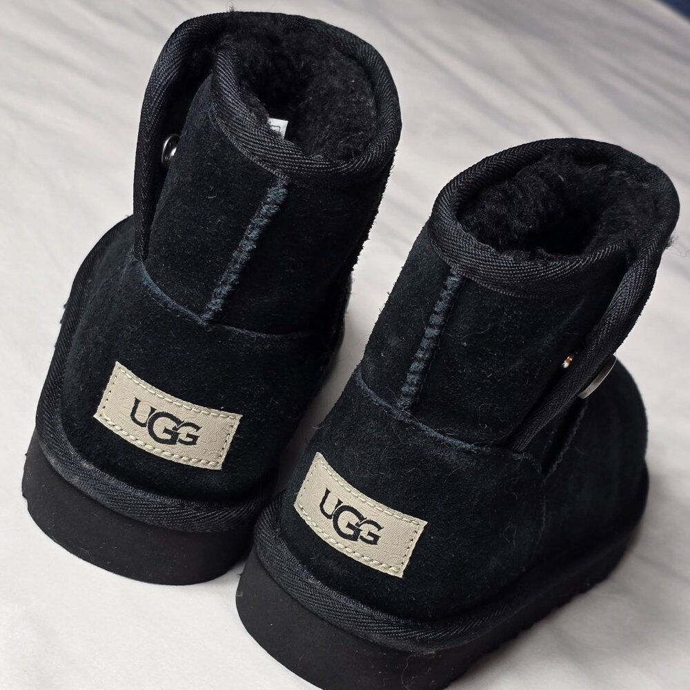 UGG Bailey Button Mini Black Suede Shearling Boots Kids - Size 2